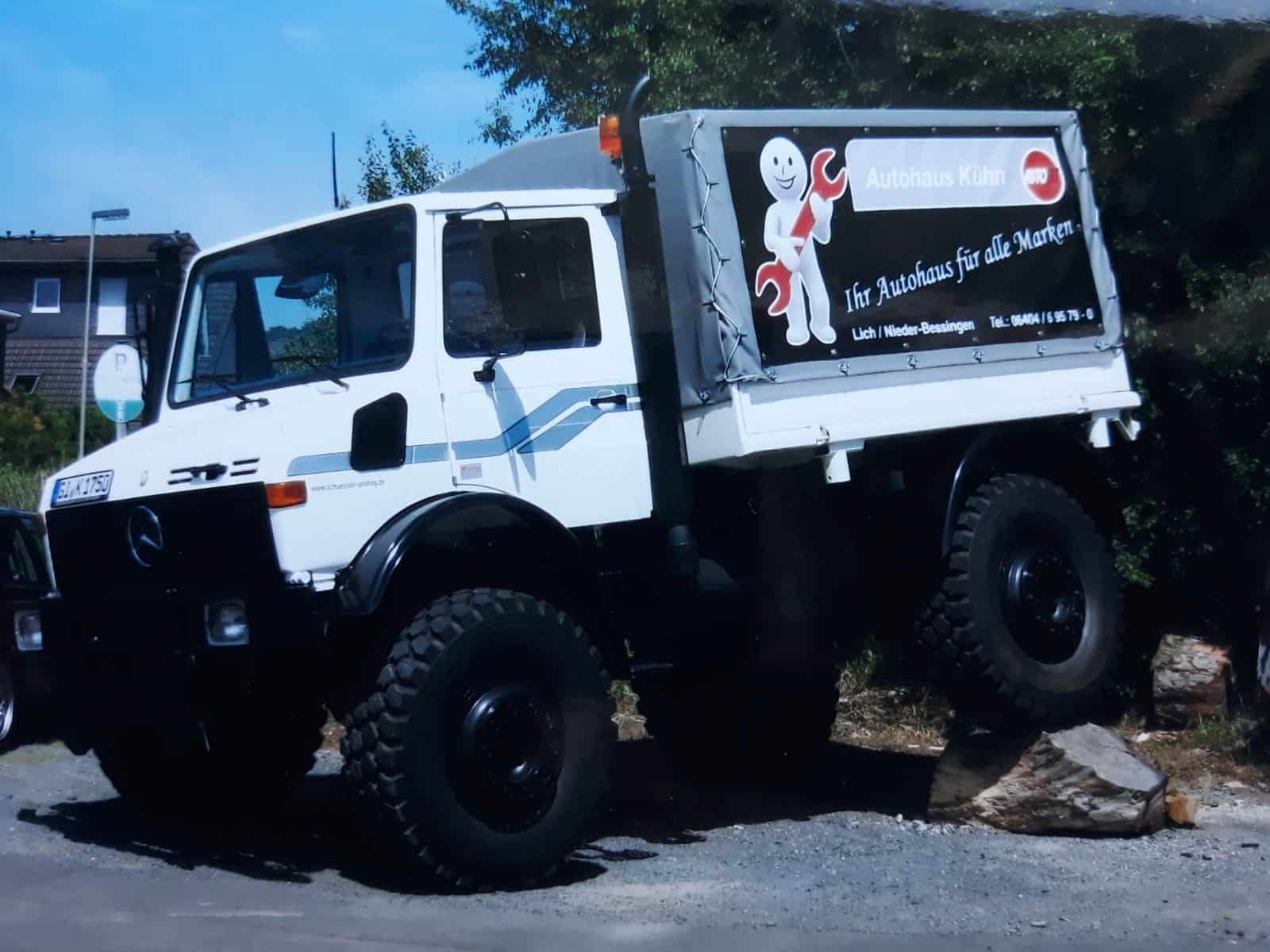 Bild zeigt einen parkenden Unimog